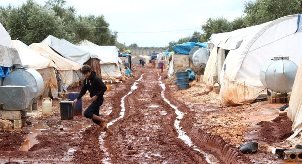 Suriye\'nin Kuzeyindeki Çadır Kentleri Su Bastı