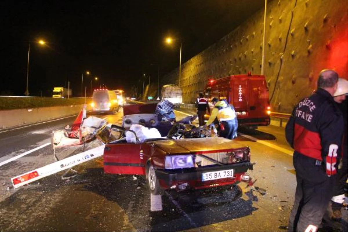 Tem\'de Tır\'a Çarpan Otomobilde 3 Kişi Öldü, 2 Kişi Yaralandı