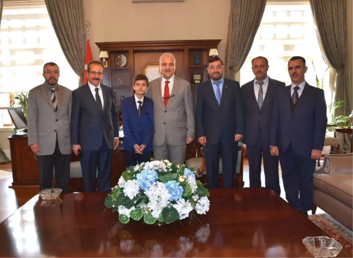 Vali Güvençer, Türkiye Hafızlık Yarışması İkincisi Ahmet Said İpek'i Ağırladı