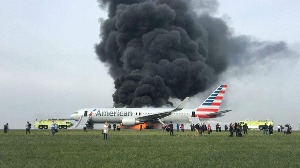 Alev Alan Uçağın İçindeki Yolcu Korku Dolu Anları Kaydetti