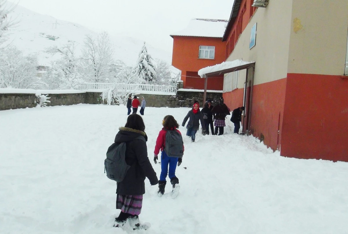 Ağrı\'da Okullara Kar Tatili