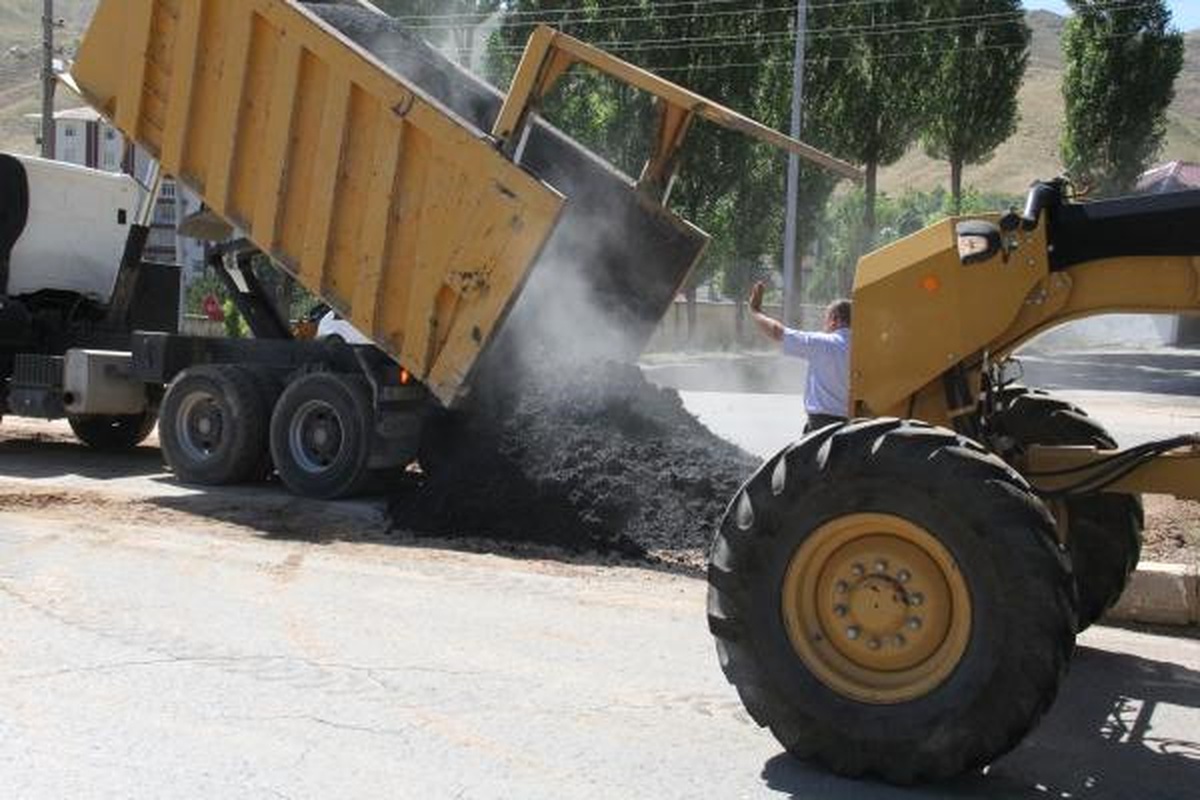 Beşiri\'de Cadde Ve Sokaklar Asfaltlandı