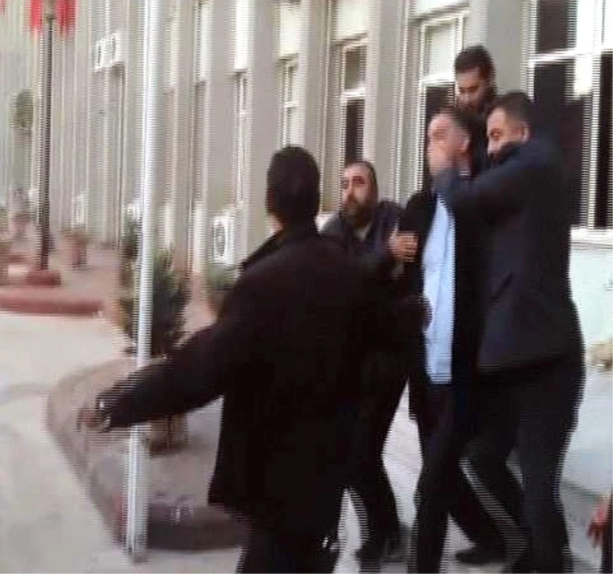 CHP\'li Bülent Tezcan\'ı Vuran Saldırgan Tutuklandı