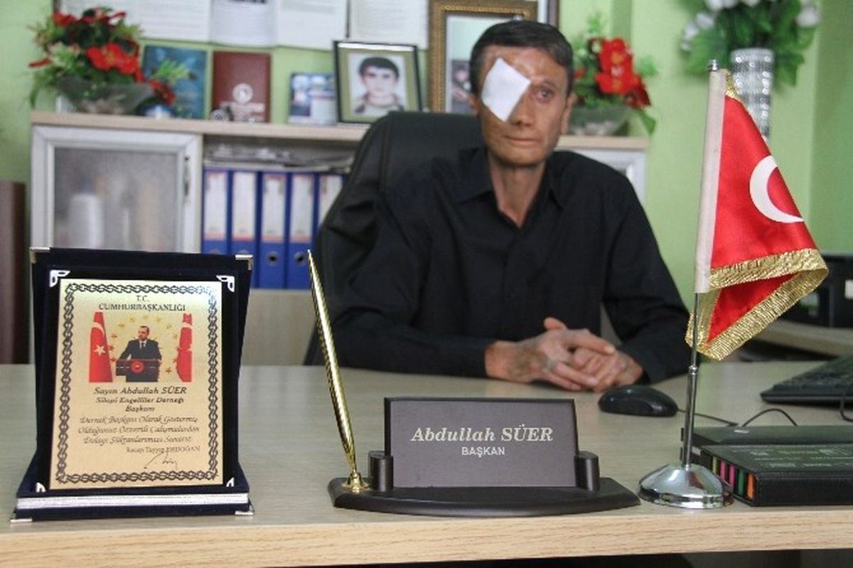 Cumhurbaşkanlığı\'ndan Engelli Başkana Plaket
