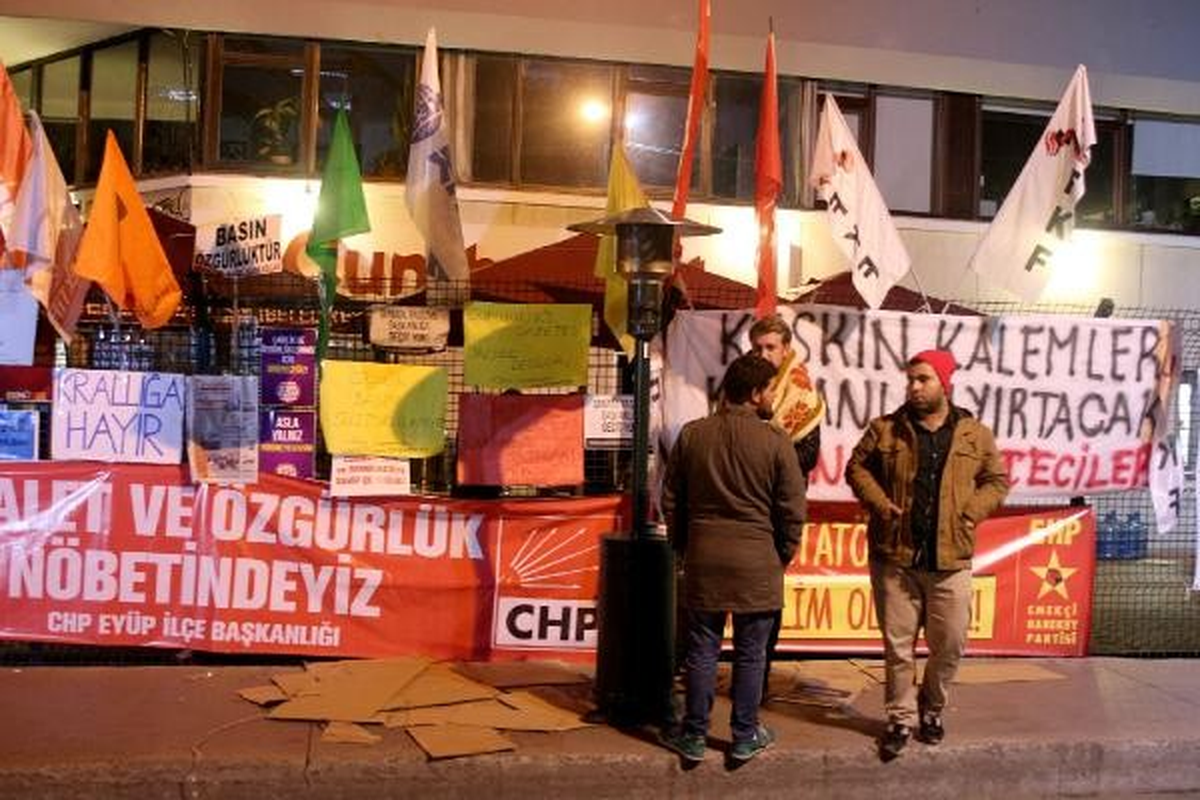 Cumhuriyet Gazetesi\'ndeki Nöbet Devam Ediyor
