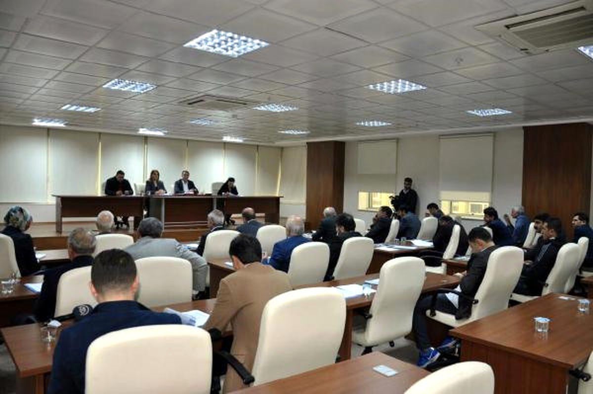 Dbp\'li Başkan Bakırhan, Kayyum Meclis Üyesini Toplantıya Almadı
