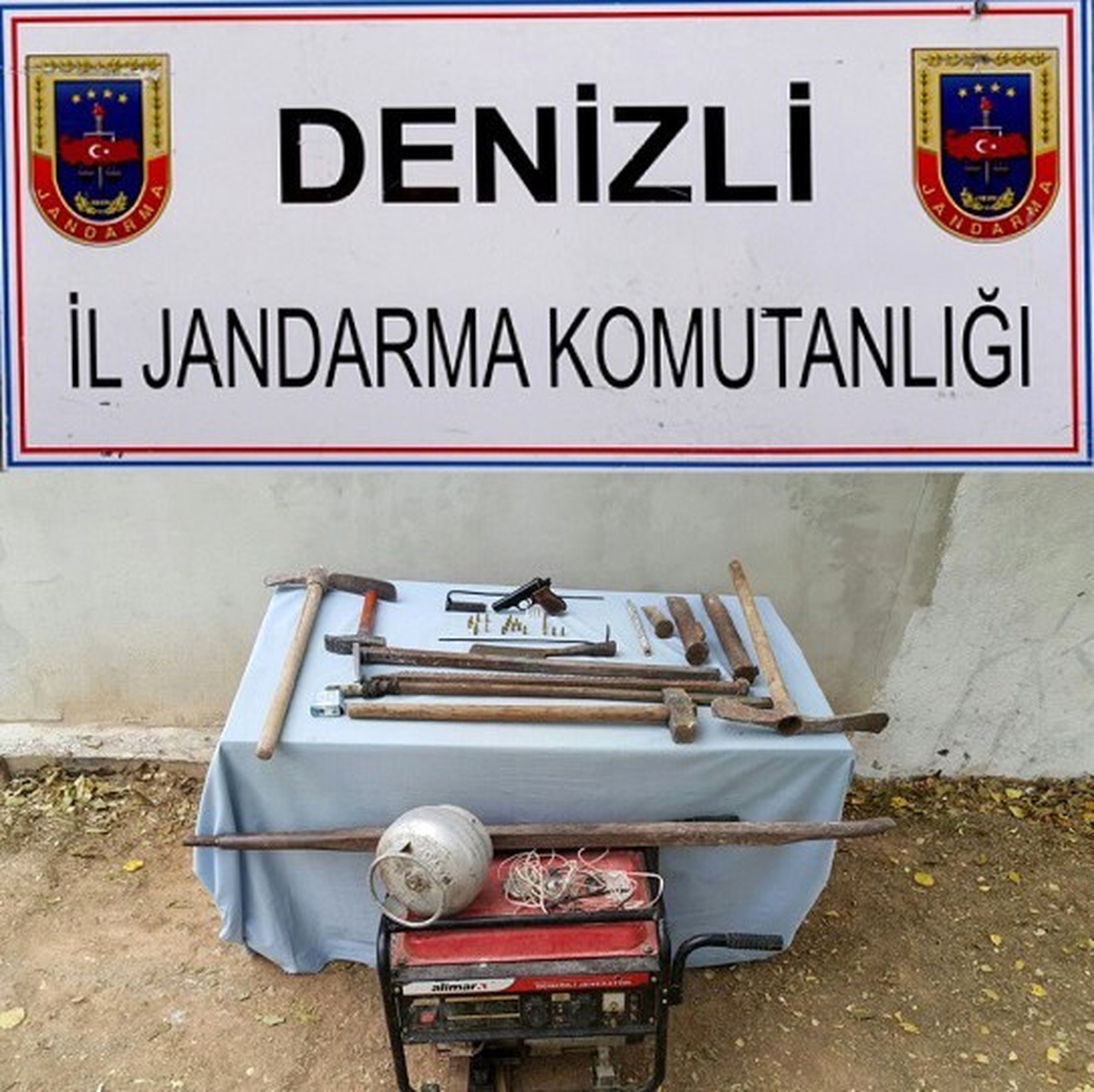 Denizli\'de Kaçak Kazı Yapan 13 Kişi Yakalandı