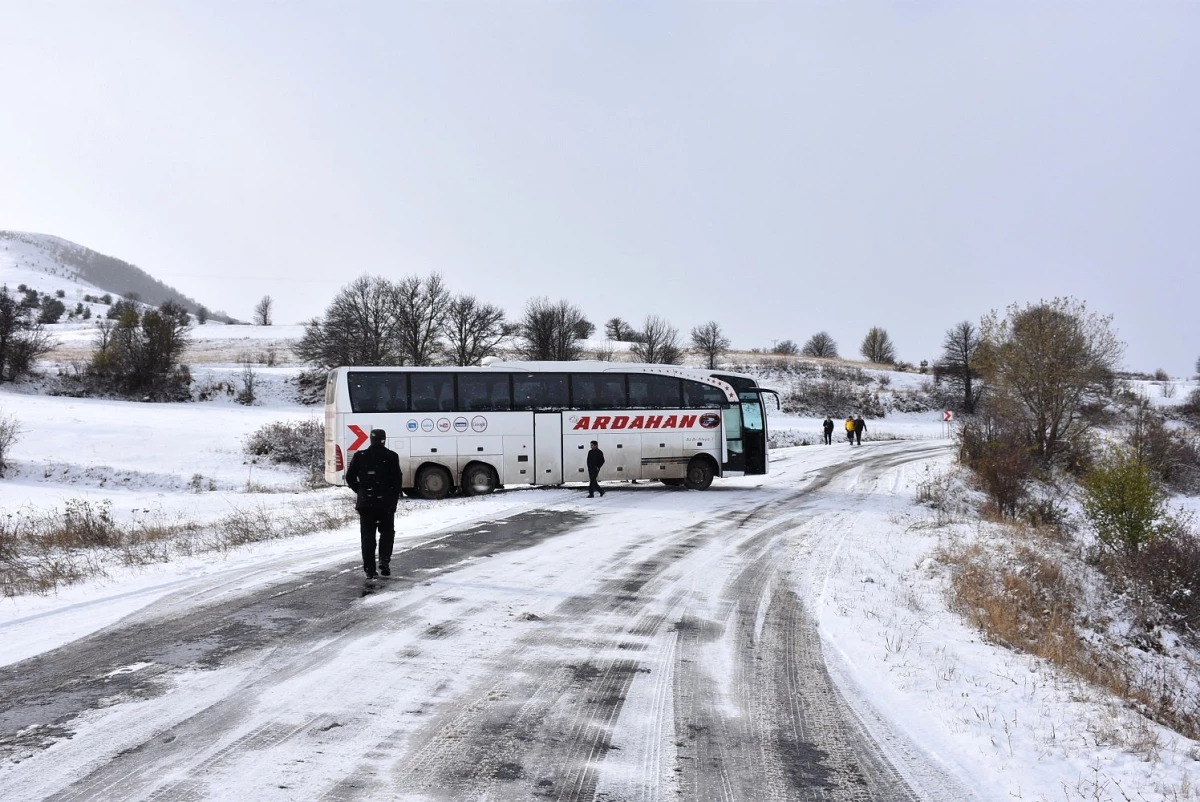 Dha Yurt: Kar Ilgar Geçidinde Ulaşımı 1 Saat Aksattı