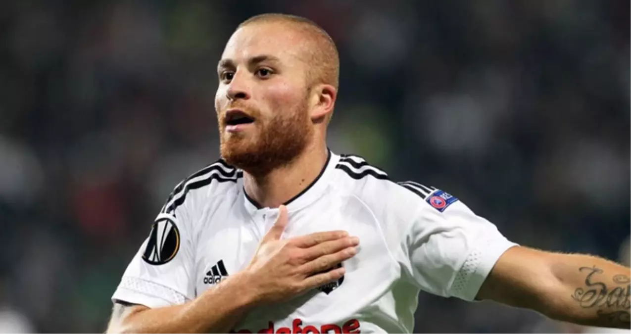 Gökhan Töre, Esra Bilgiç\'le Nişanlandı