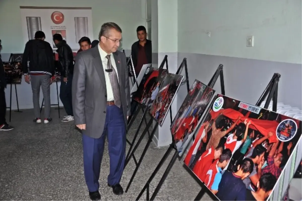 Gölbaşı Anadolu İmam Hatip Lisesinde 15 Temmuz Fotoğraf Sergisi Açıldı