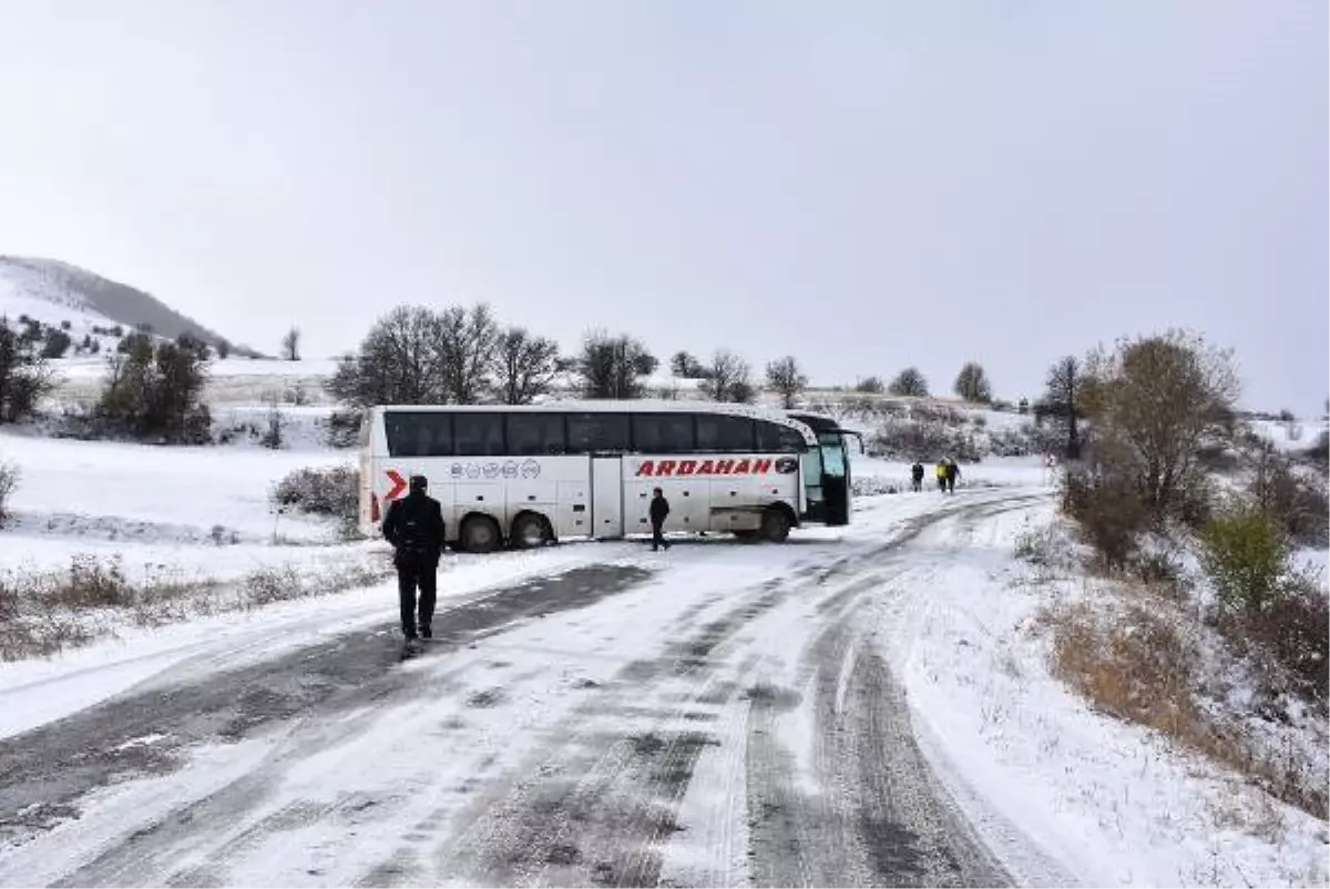 Ilgar Geçidi\'nde Kar Ulaşımı Aksattı