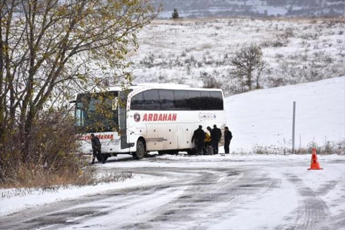 Ilgar Geçidi\'nde Kar Ulaşımı Aksattı