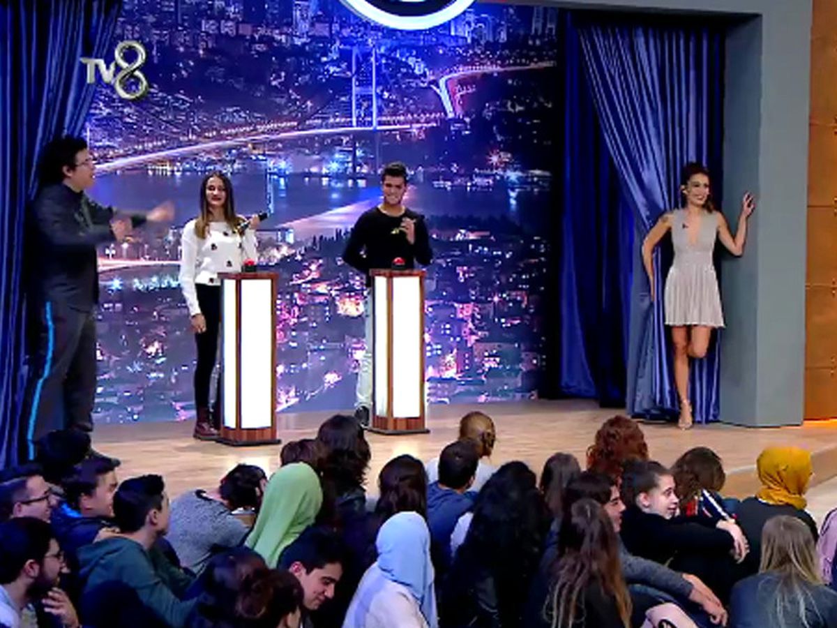 İşte İrem Derici\'nin Gerçek Fanları!