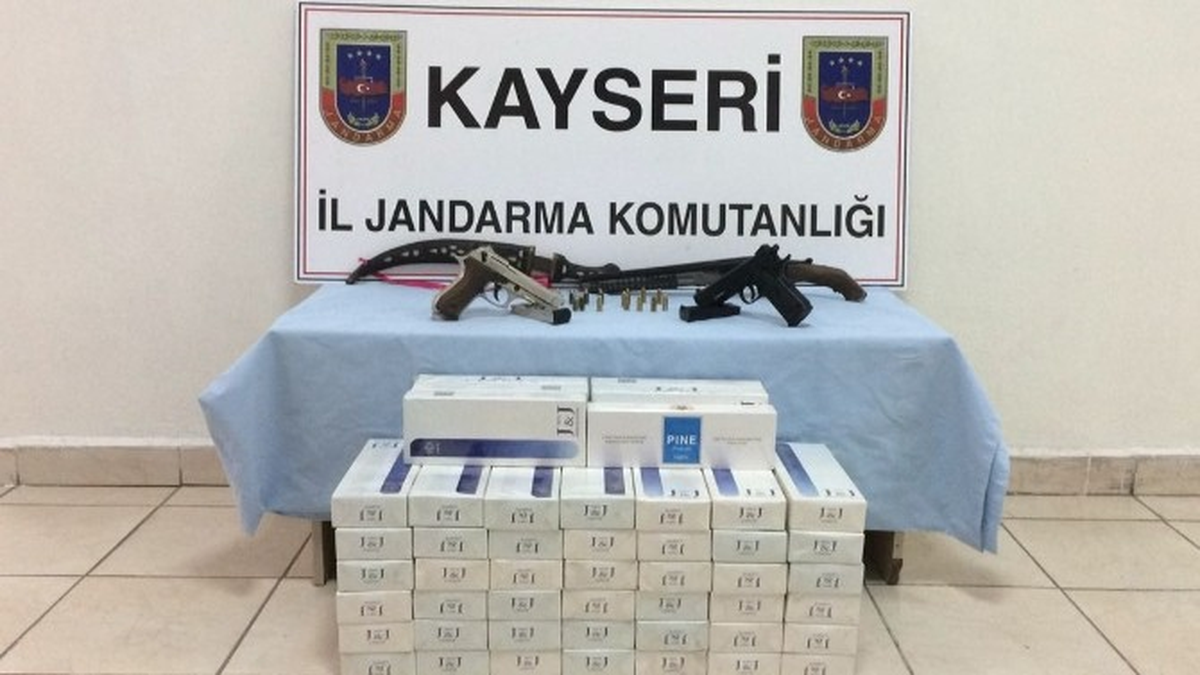 Jandarma\'dan Kaçak Sigara ve Silah Operasyonu