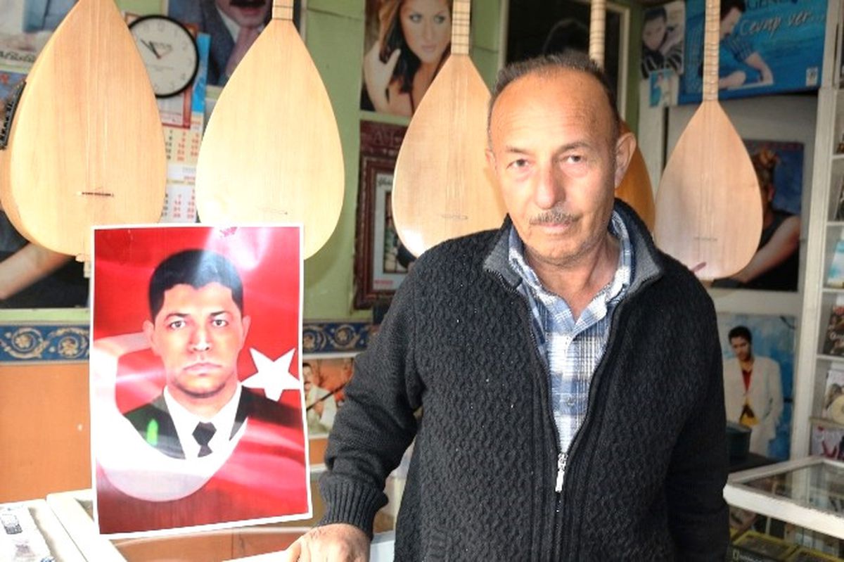 Kahraman Şehit Ömer Halisdemir İçin Türkü Besteledi