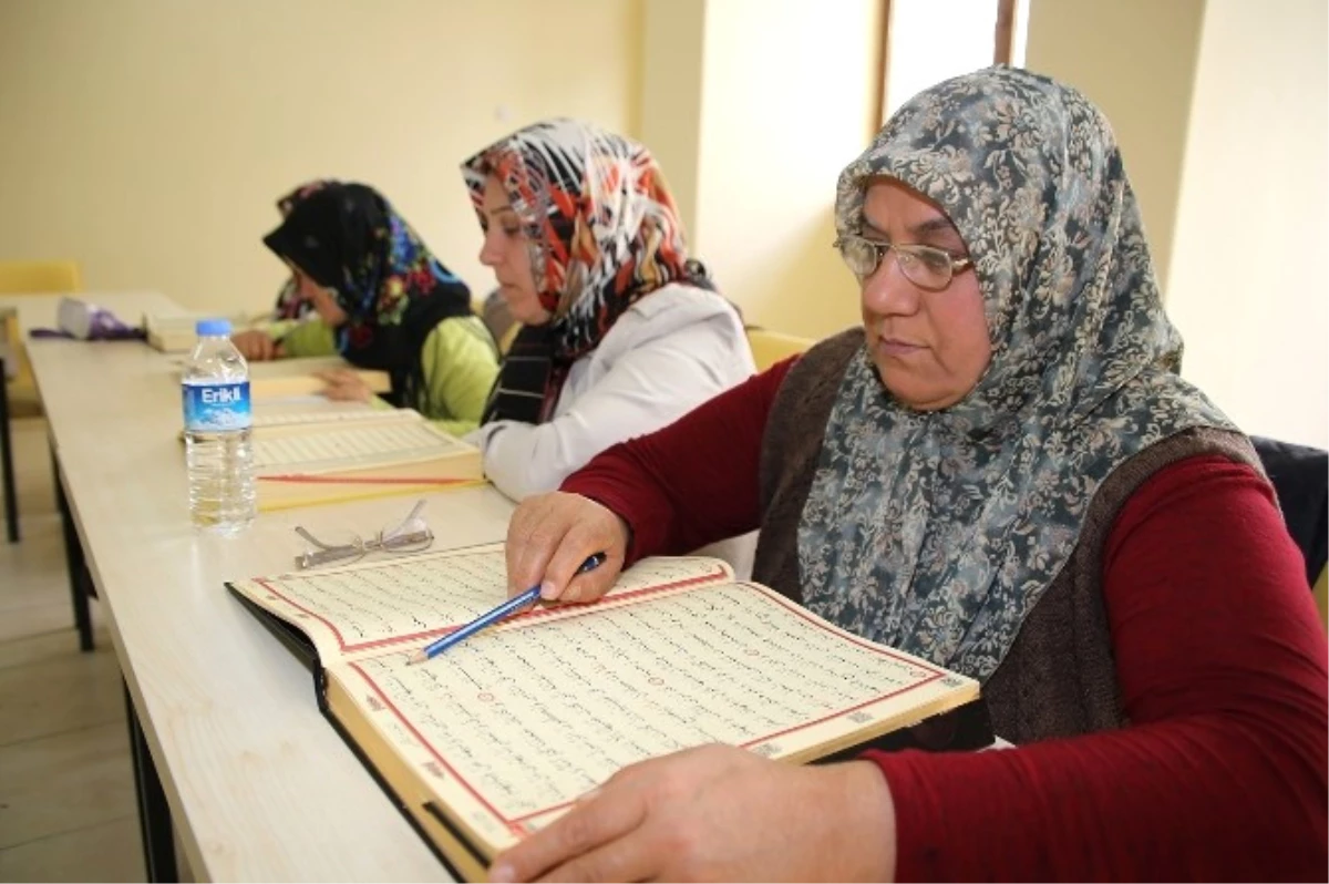 Karamanlı Kadınlar Açılan Kurslara Büyük İlgi Gösteriyor