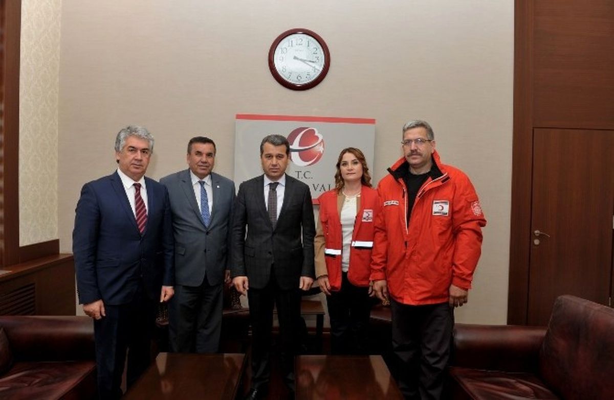 Kızılay Eskişehir Şube Başkanı Girgin\'den Vali Çelik\'e Ziyaret