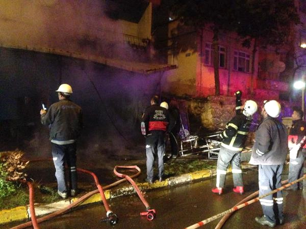 Ünye\'de İkinci El Eşya Satılan İşyeri Kundaklandı