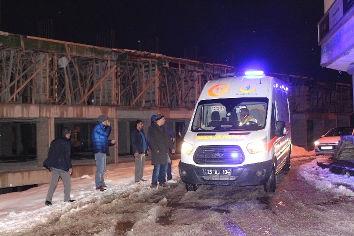 Uyuşturucu Madde Alıp Sızan Kız Çocuğu, Donmak Üzereyken Hastaneye Kaldırıldı