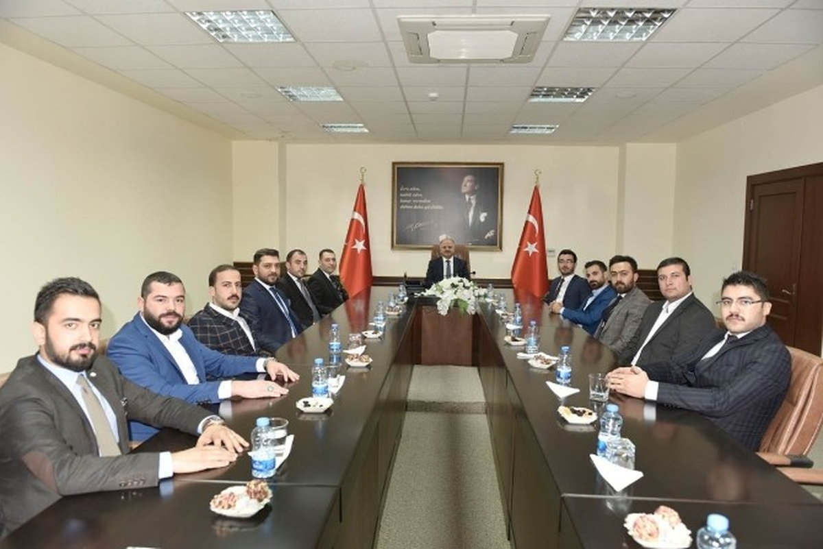 Vali Çakacak\'tan, AK Parti\'li Gençlere 15 Temmuz Teşekkürü