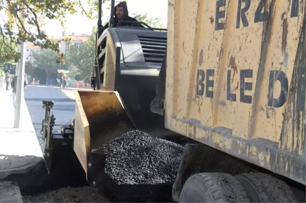 Yol ve Kaldırım Çalışmaları Devam Ediyor