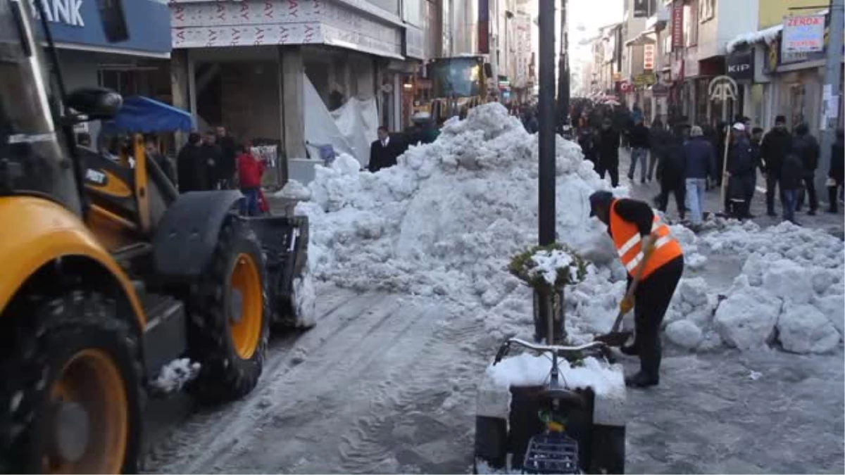 Ağrı\'da Karla Mücadele - Kapanan 255 Köy ve Mahalle Yolu Yeniden Ulaşıma Açıldı