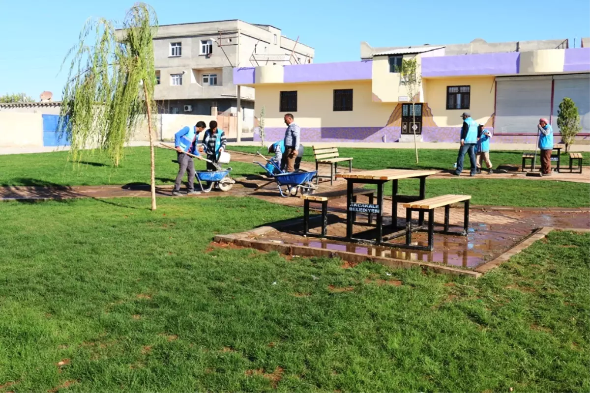 Akçakale\'de parklar piknik masaları ile donatılıyor