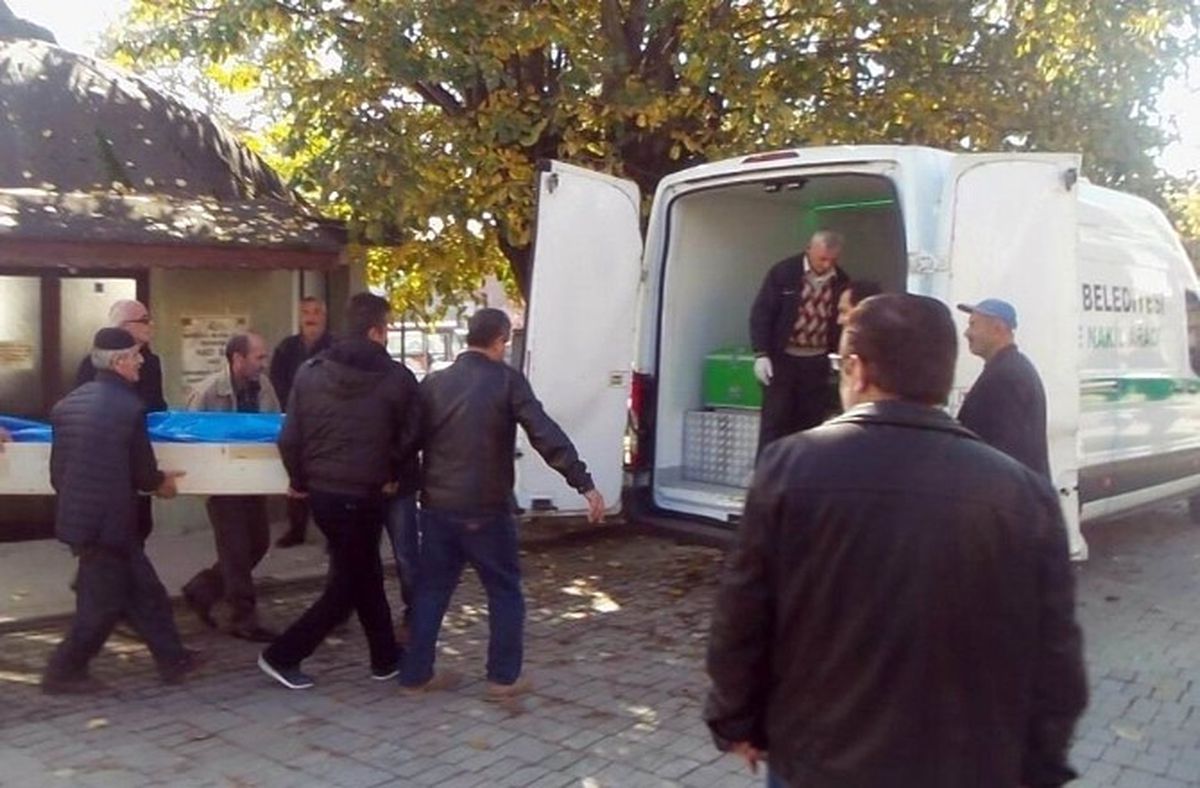 Antalya\'da Hem Eşini, Hem Kendini Yakan Mühendis Toprağa Verildi
