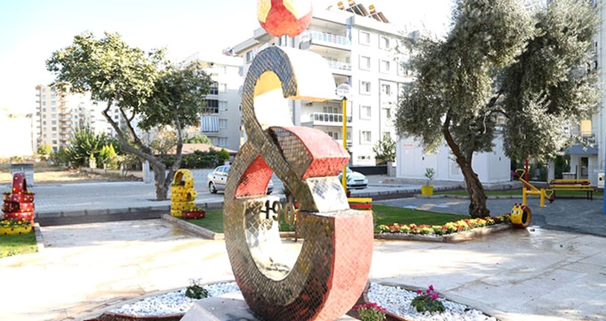 Aydın'da Bulunan G.Saray Arması, Kimliği Belirsiz Kişiler Tarafından Boyandı