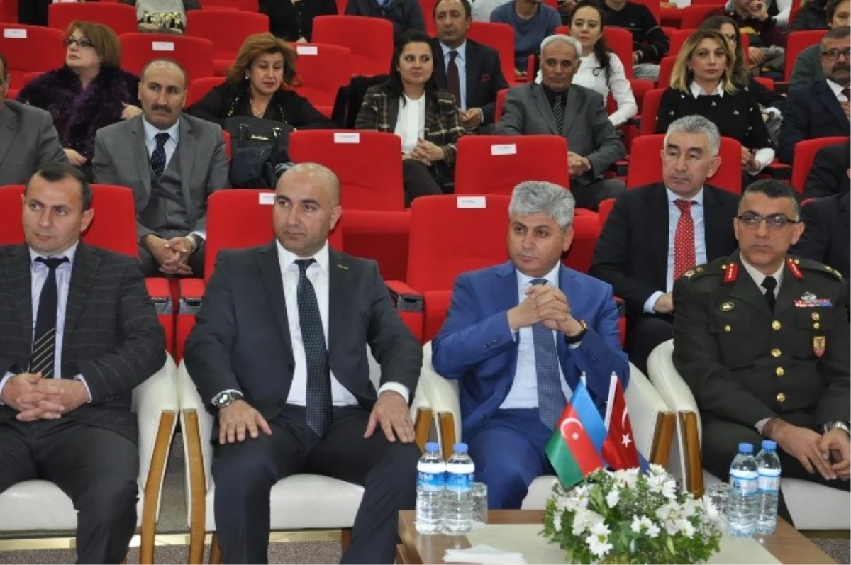 Azerbaycan\'ın Bağımsızlığının 25. Yıldönümü Törenle Kutlandı