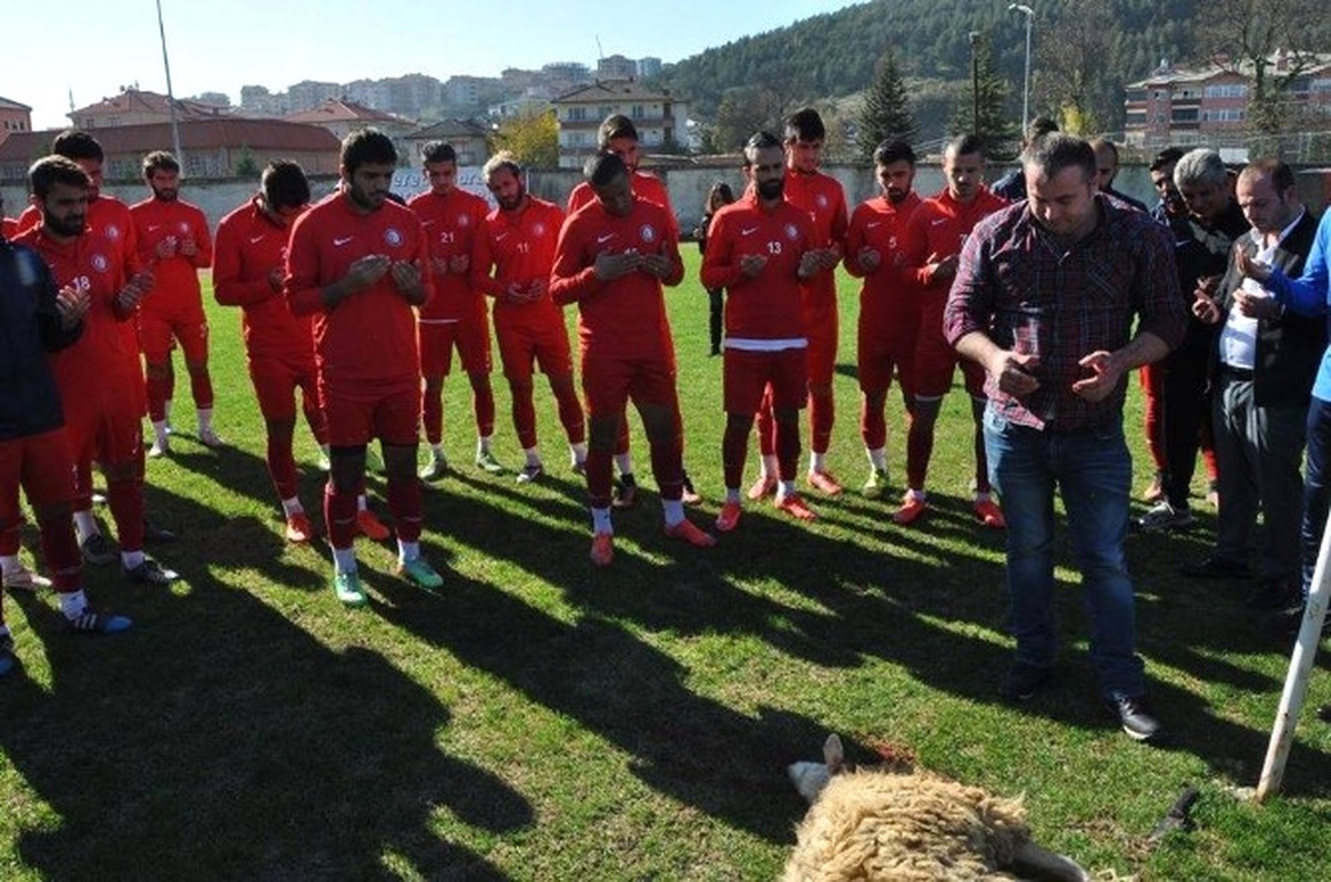 Bartınpsor\'da Şansızlığı Yenmek İçin Kurban Kesildi
