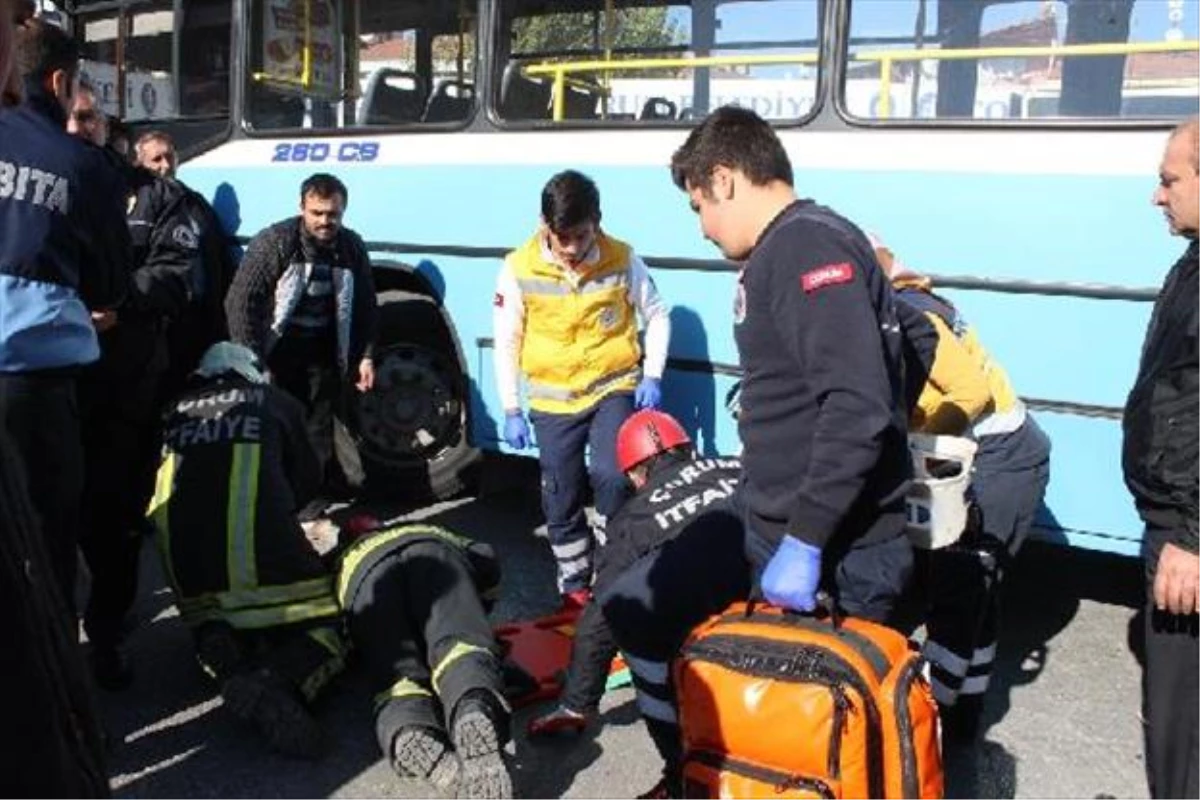Çorum\'da Halk Otobüsünün Altında Kalan Kadın Yaralandı