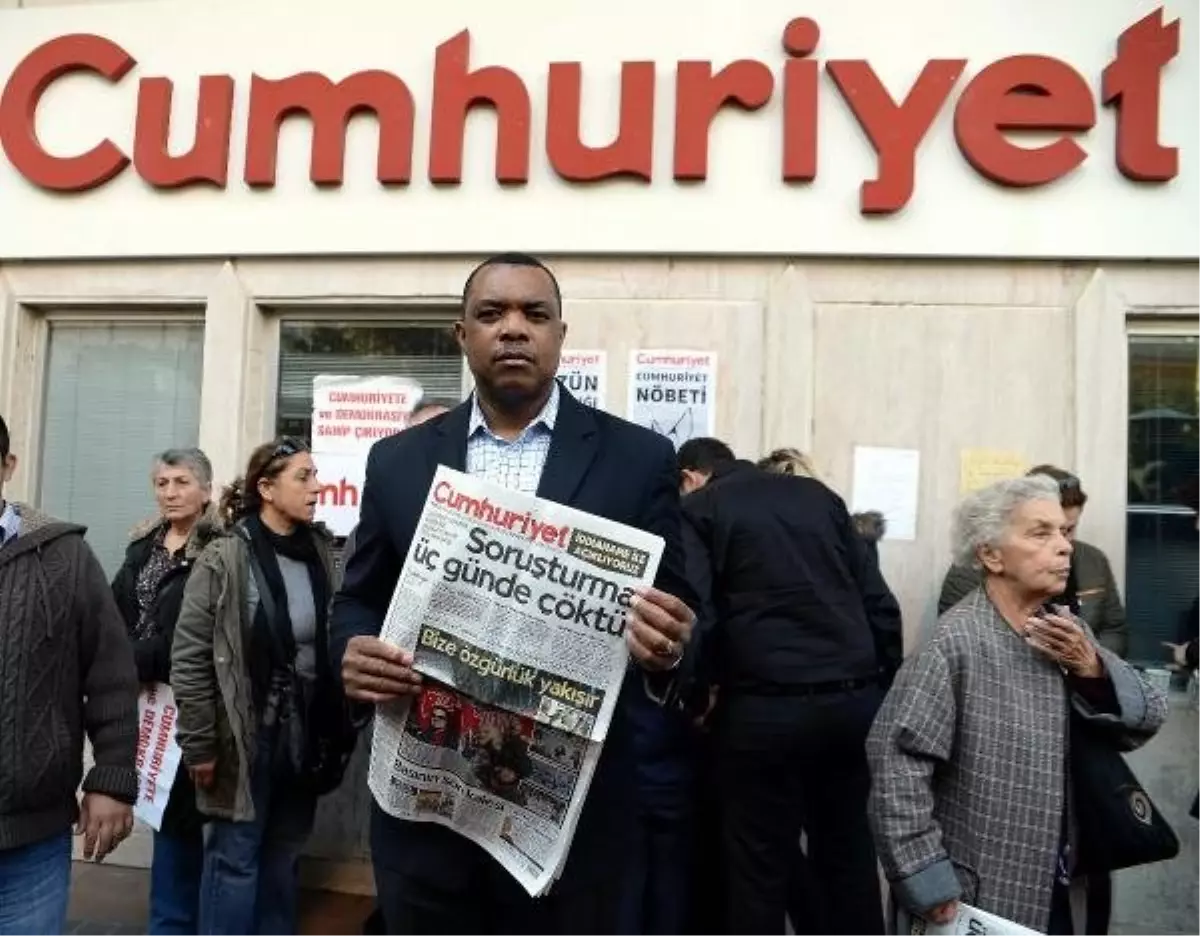 Cumhuriyet Gazetesi Yönetici ve Yazarlarına Yönelik Soruşturma