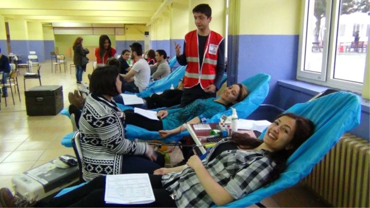 Fakülte Öğrencilerinden Kan Bağışı