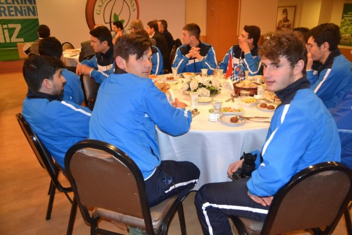 Gaziosmanpaşa Belediyesi\'nden Amatör Spor Kulüplerine Malzeme Yardımı