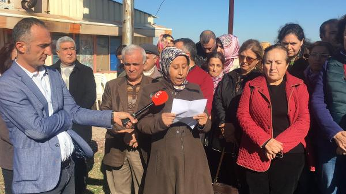 Kocaeli\'nde Cezaevi Önünde Açıklama Yapmak İsteyen Hdp\'liler Polis İzin Vermedi (2)