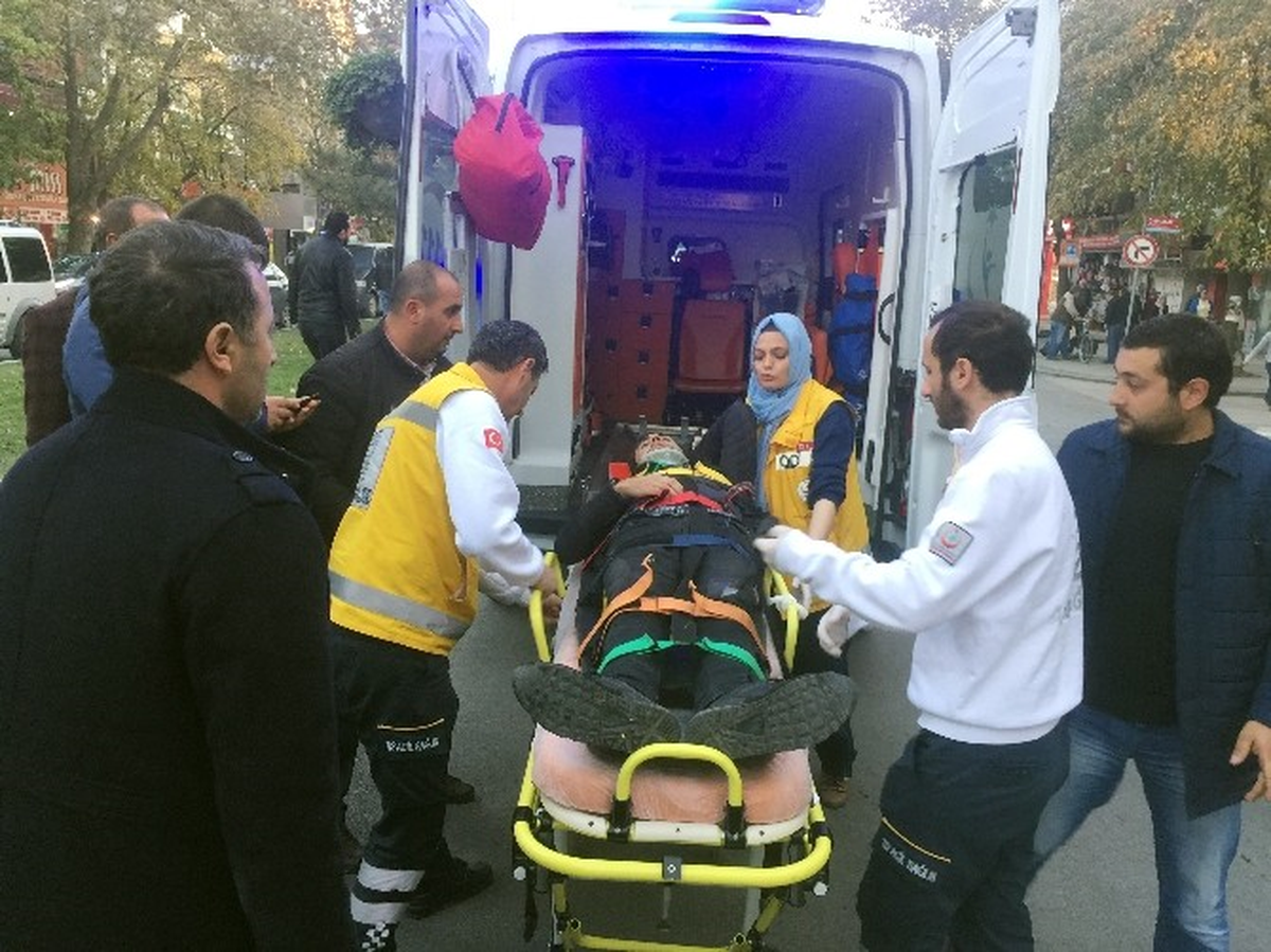 Motosiklet ile Bisiklet Çarpıştı: 2 Yaralı