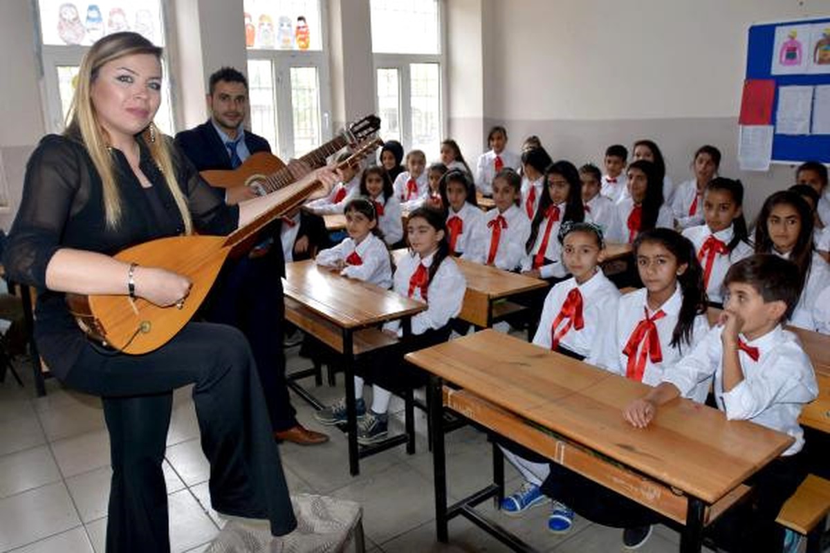 Müzik Öğretmeni, Irak-İran Sınırdaki Öğrencilerin Ufkunu Değiştirdi