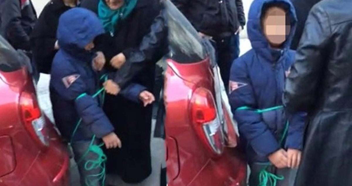 Anne, Servise Binmeyen Çocuğunu Arabasının Arkasında Sürükledi!