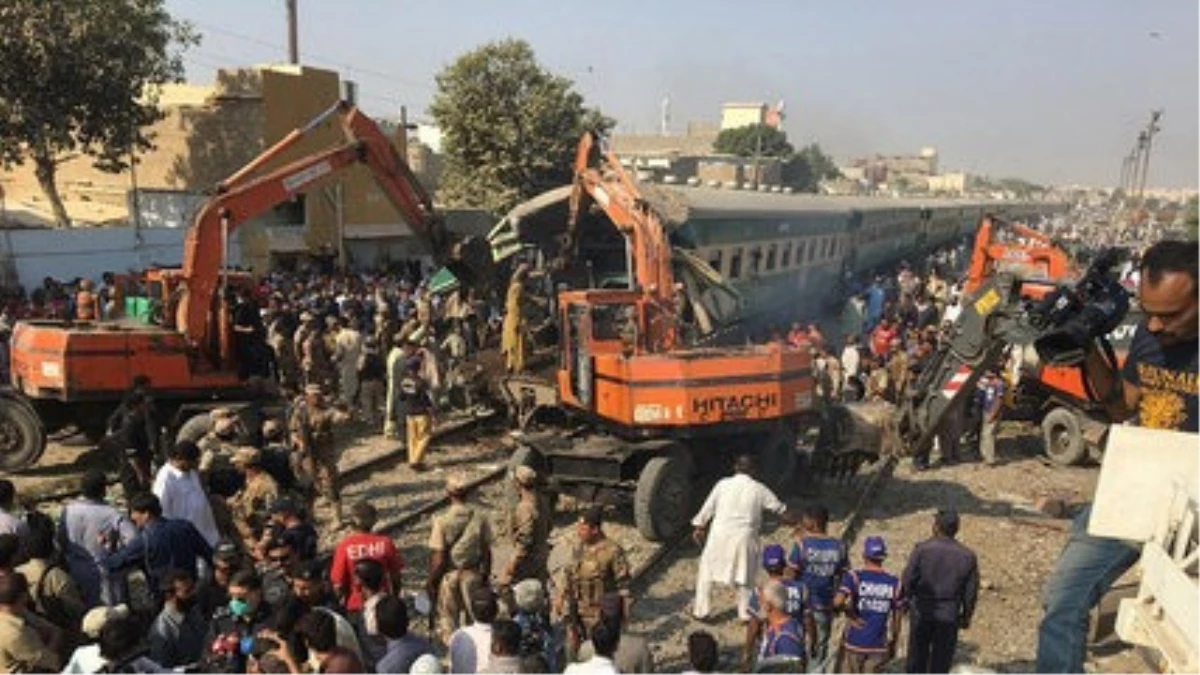 Pakistan\'da Tren Kazası: En Az 17 Ölü