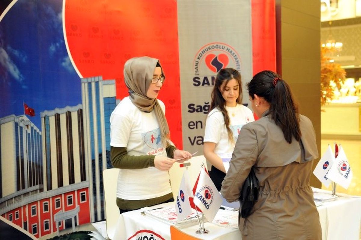 Sani Konukoğlu Hastanesi Sanko Park\'ta Bilgilendirme Yapıyor