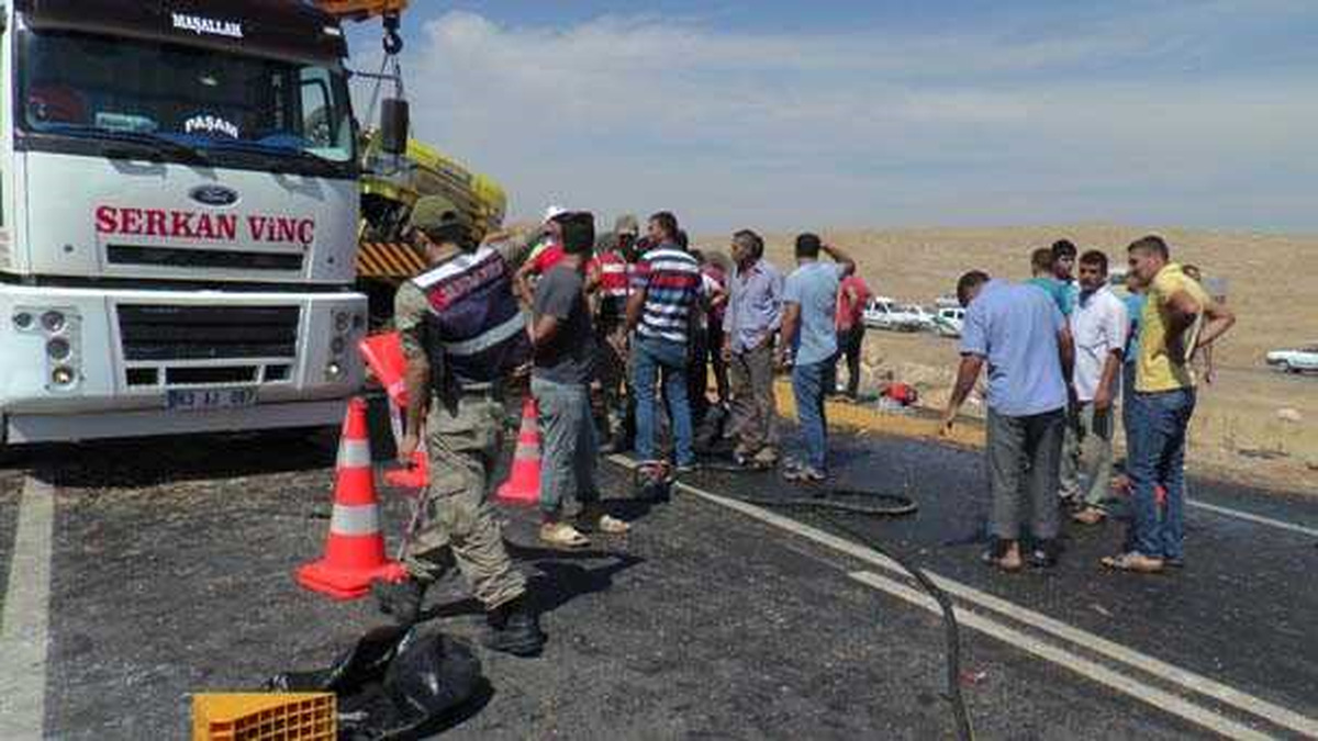 Şanlıurfa\'da Trafik Kazası: 2 Ölü, 12 Yaralı