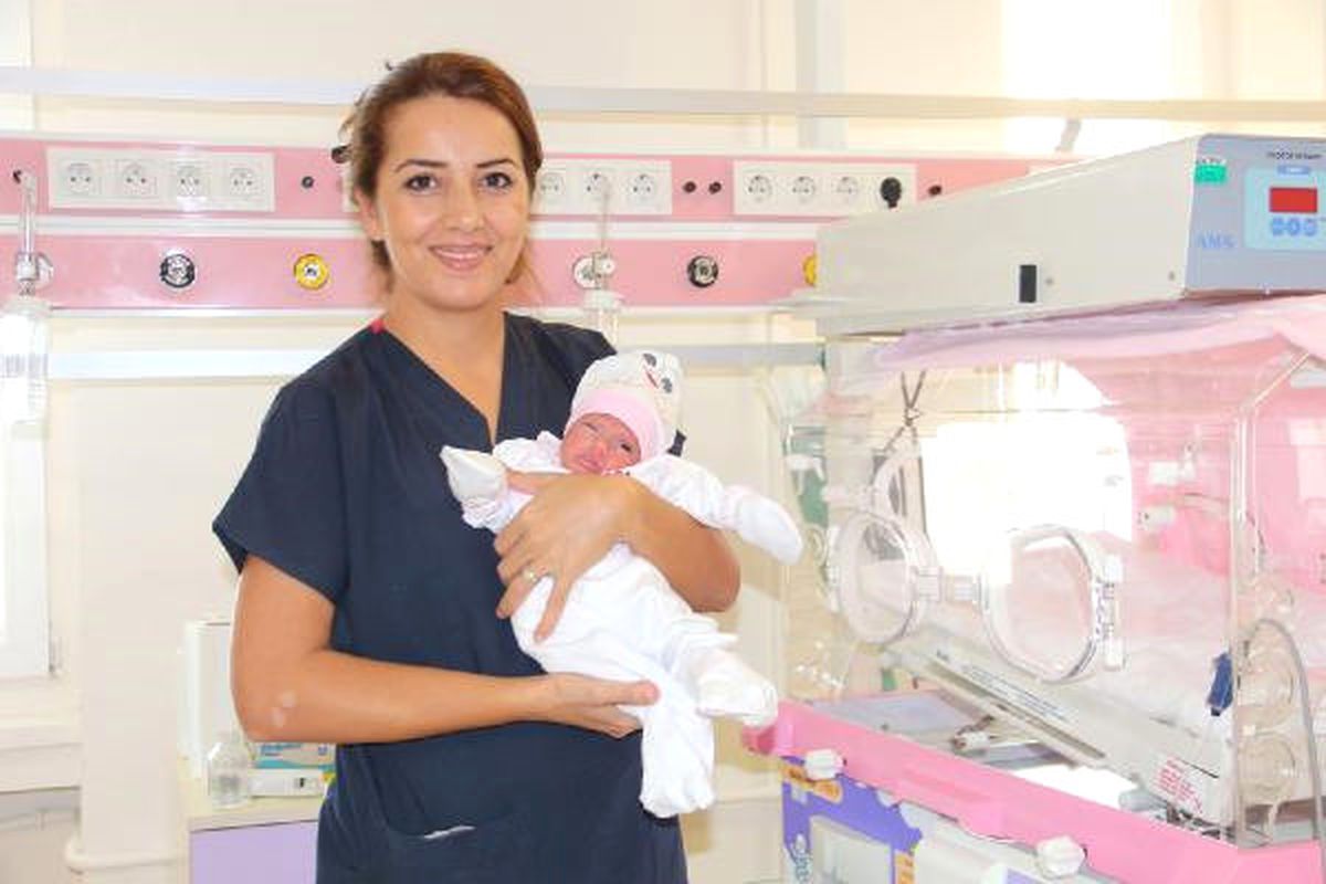 Sinop\'ta 1.5 Kilo Doğan Bebek Hayata Tutundu
