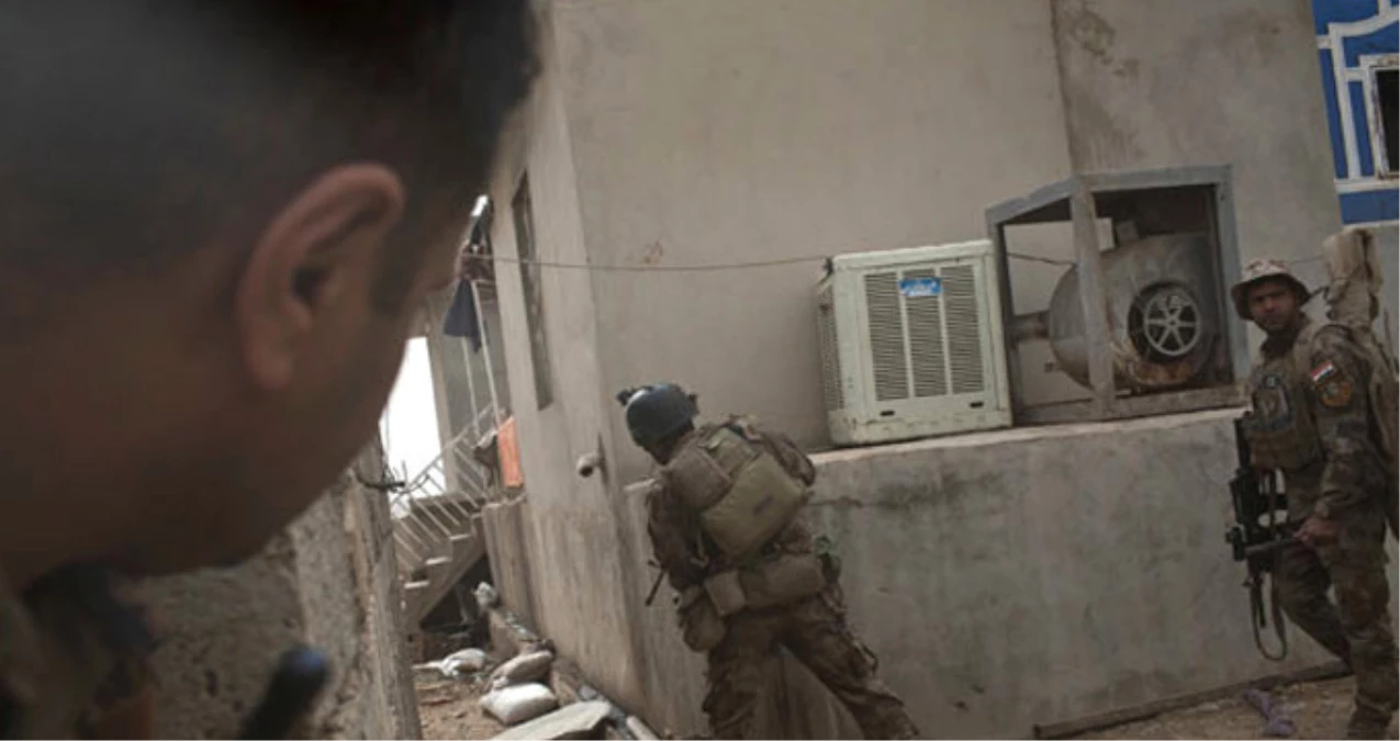 Son Dakika! CNN Dünyaya Duyurdu: Zırhlı Birlikler IŞİD\'in Elindeki Kente İlk Kez Girdi