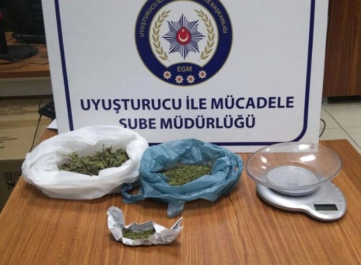 Trabzon\'da Esrarla Yakalanan 2 Torbacı Tutuklandı