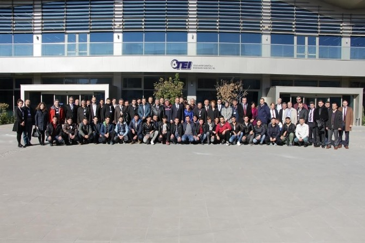 Uçak Bakımcılar Uçak Motor Fabrikasında