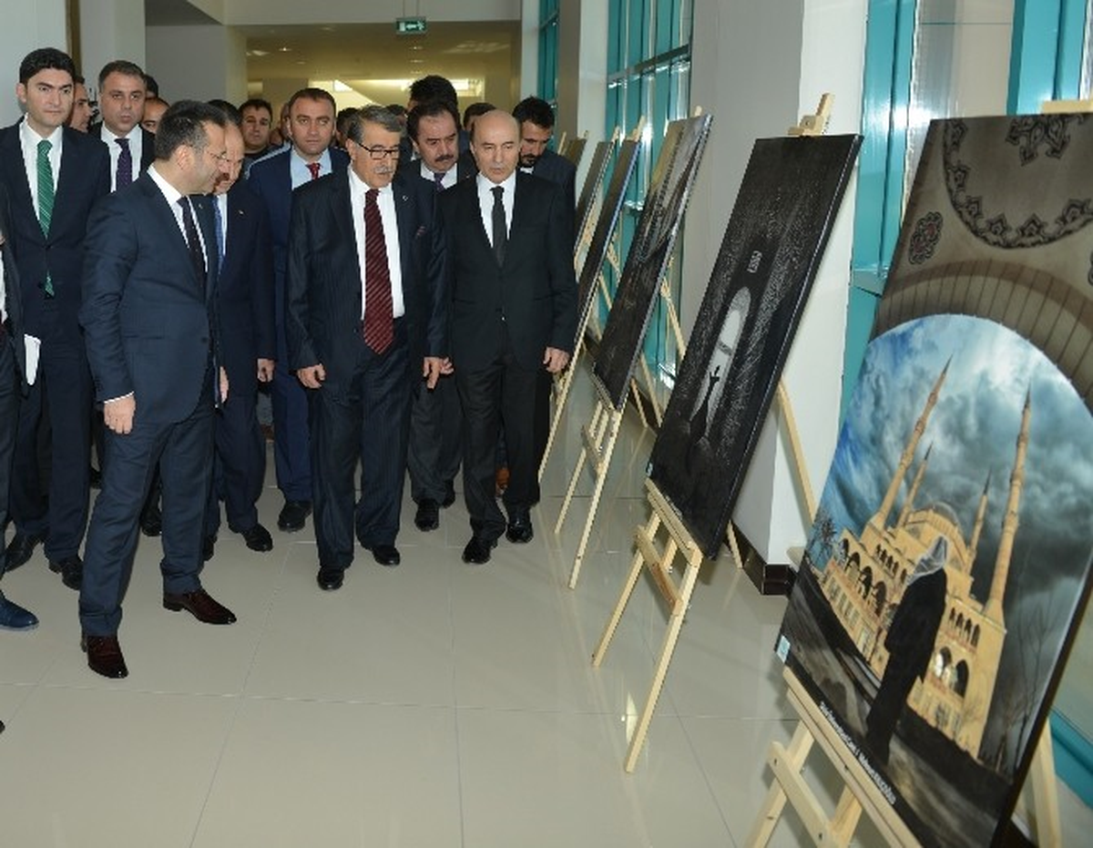 Uluslararası Diyarbakır Sempozyumu\'nda Mehmet Kılıçoğlu Sergisi Açıldı