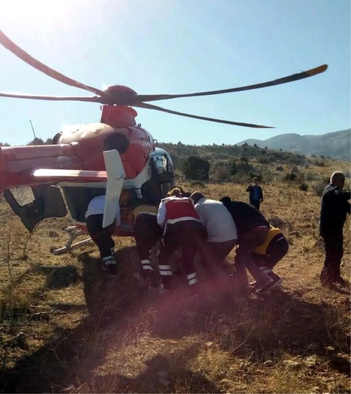 Yaralının Yeri Ambulans Helikoptere Dumanla Bildirildi