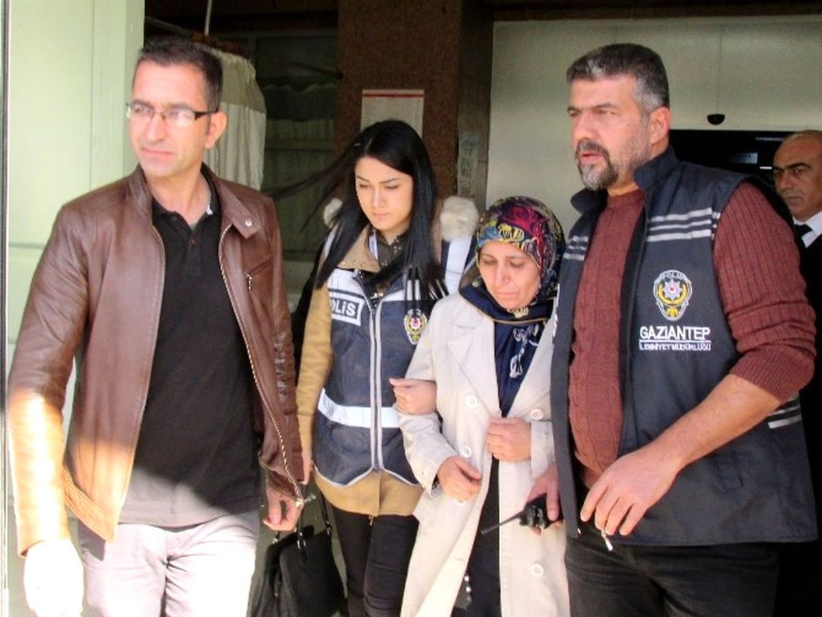Annesinin Ağladığını Görünce Bıraktım"