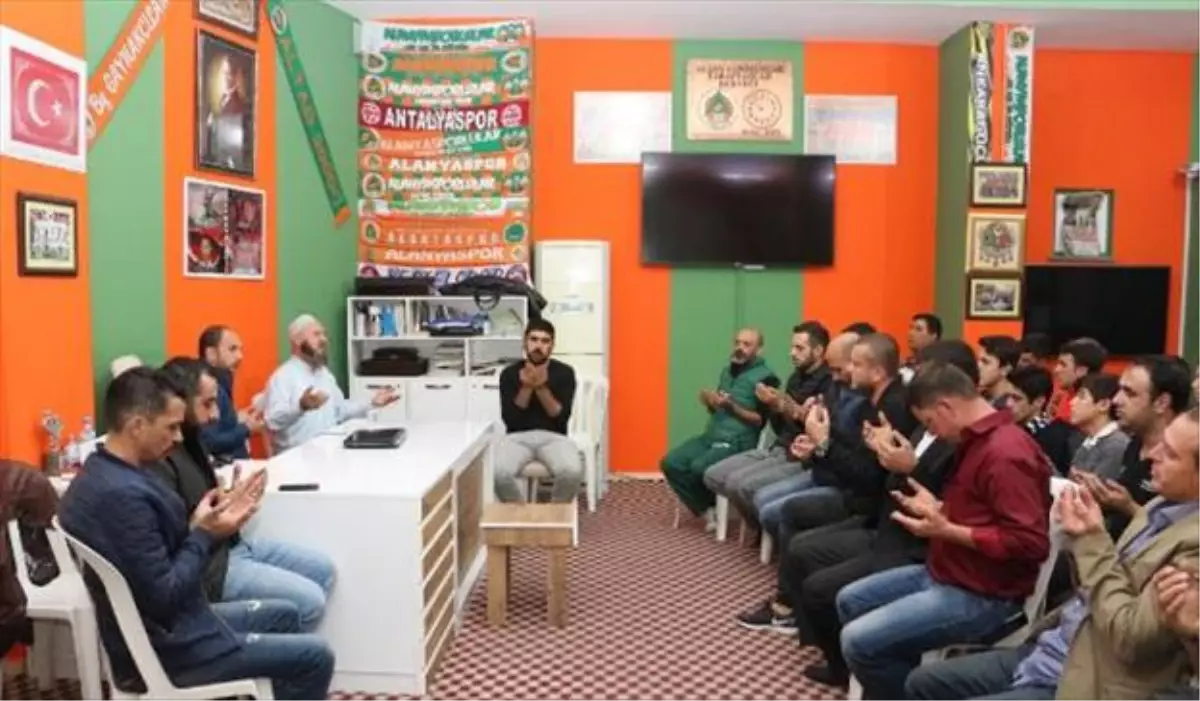 Aytemiz Alanyaspor Taraftarı Galibiyet İçin Dua Etti